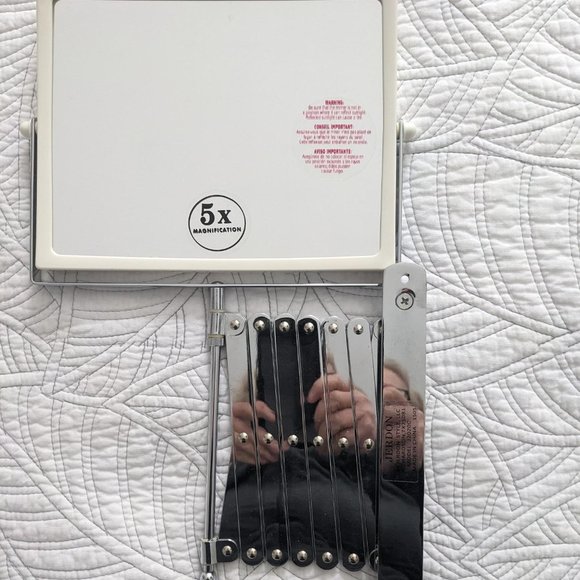 Extendable Makeup Mirror - Picture 2 of 2